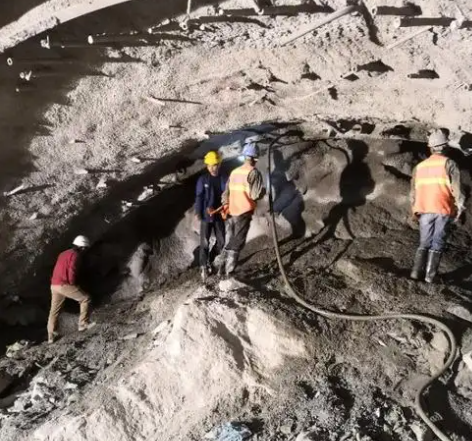 安仁拱顶带模注浆料的施工流程及注意事项